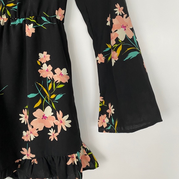 XS Black Floral Romper - Urban Outfitters - Picture 4 of 6